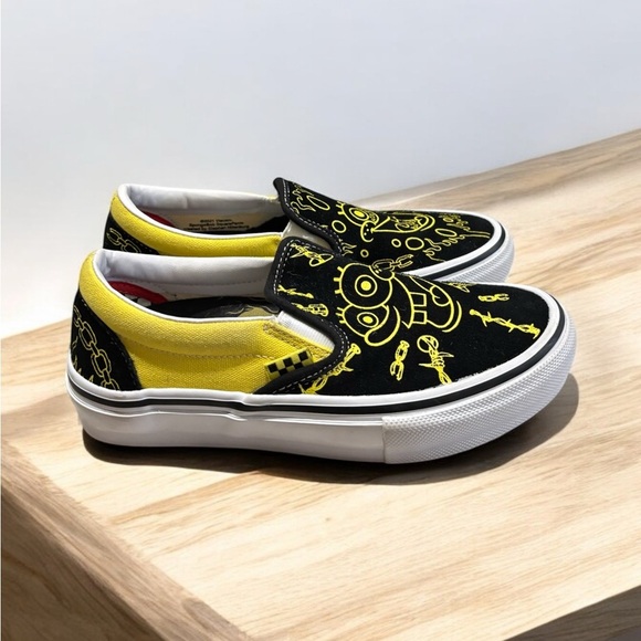 Vans Sponge Bob. Yellow and Black Classic Slip-On Sneakers. NWOB. Size 5.5 Boys. - Picture 9 of 11